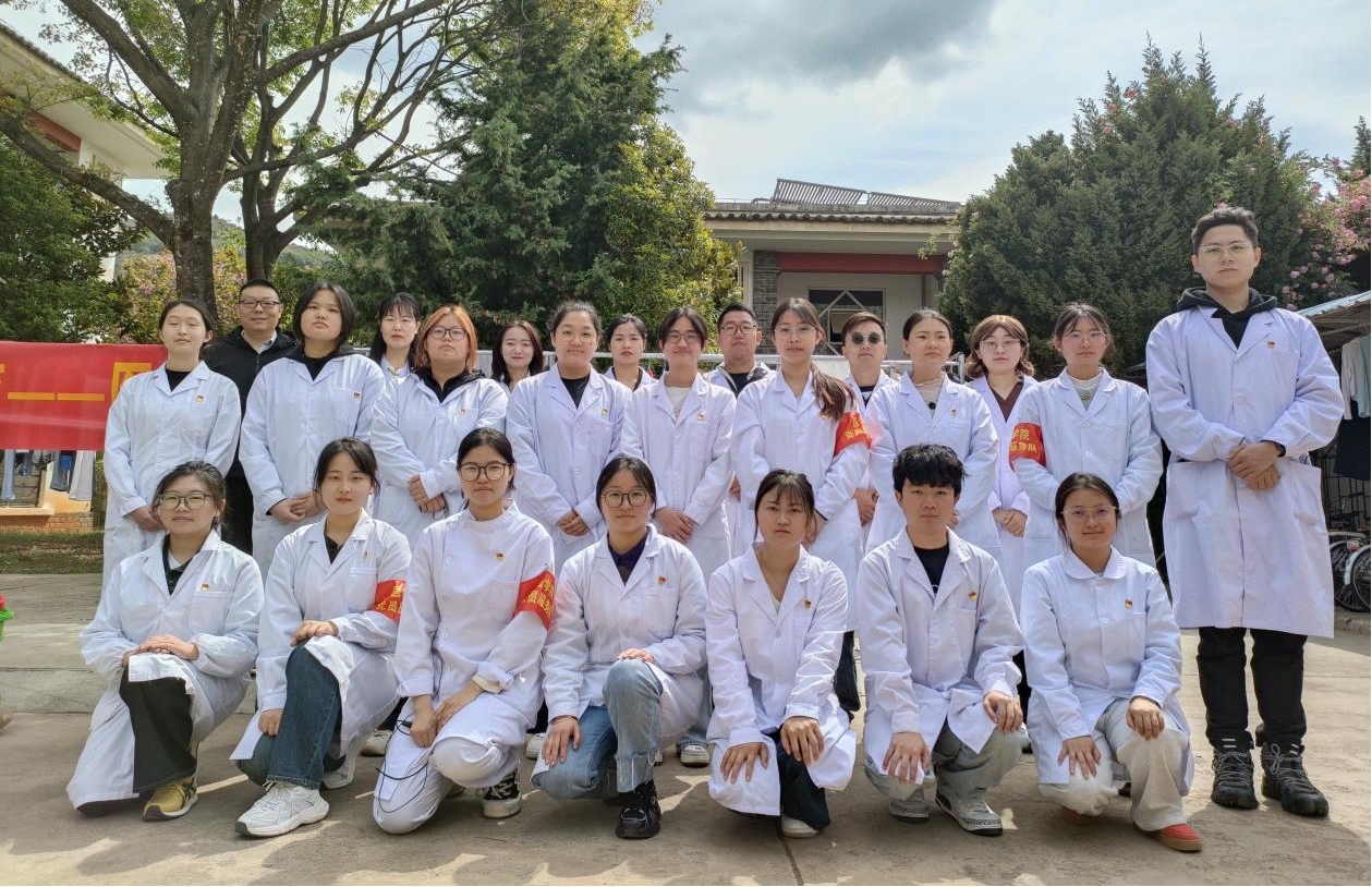 医学院党总支贯彻中央八项规定精神学习教育“我为群众办实事”园区义诊和急救知识宣讲志愿服务活动