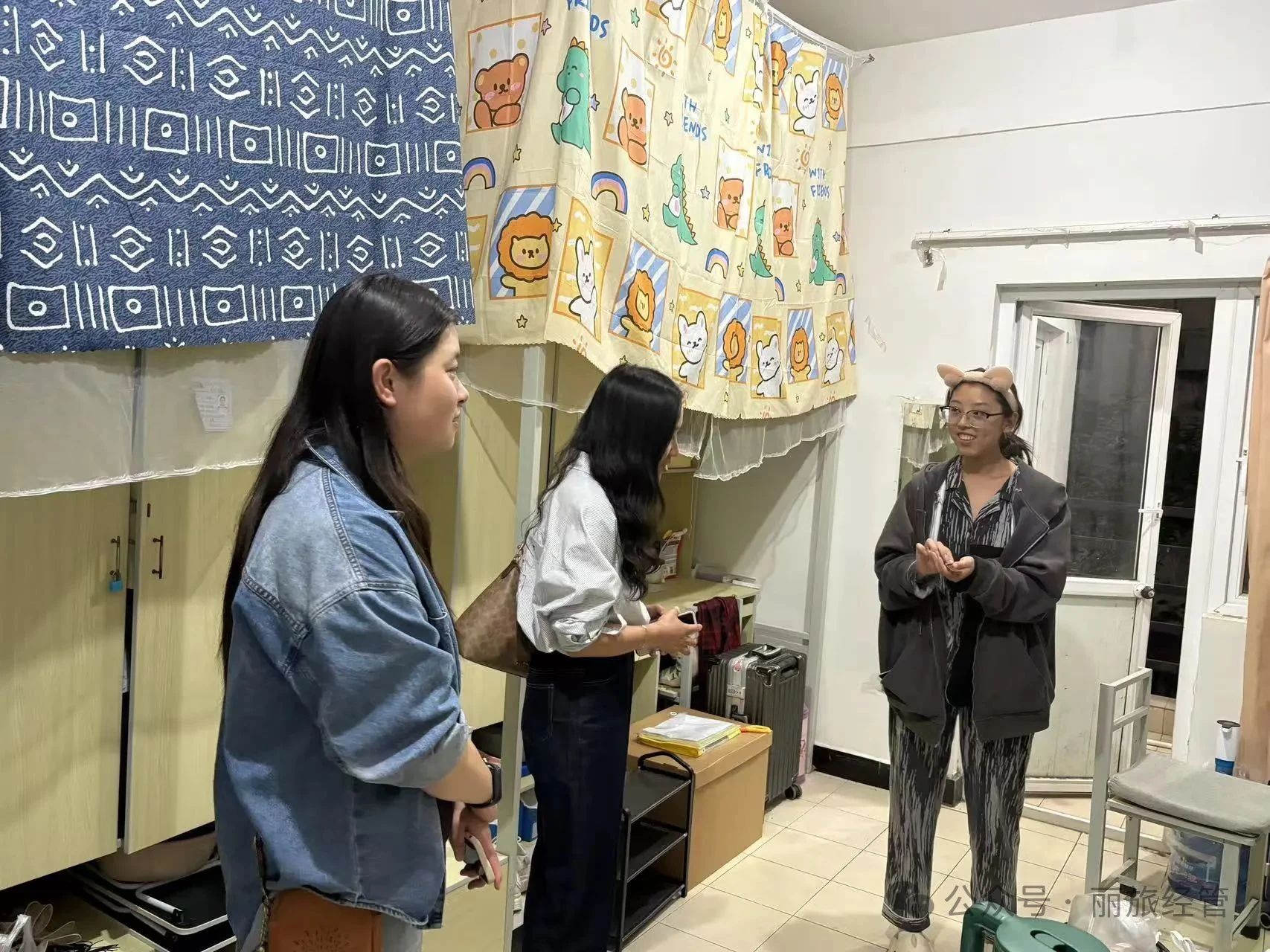 骊歌未央时，情暖毕业季——经济管理学院老师走访毕业生宿舍